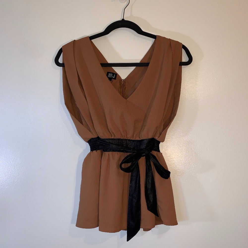 Very J cider & black cinch waist dressy tank - L